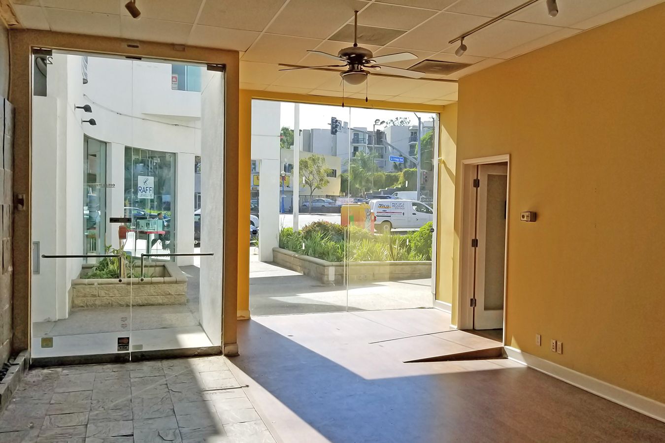 8490 Santa Monica Blvd, West Hollywood, CA 90069